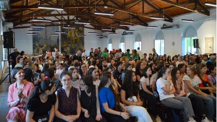 Jeunes à Lourdes.JPG